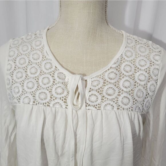 Francesca's blue rain crochet blouse - Picture 3 of 10